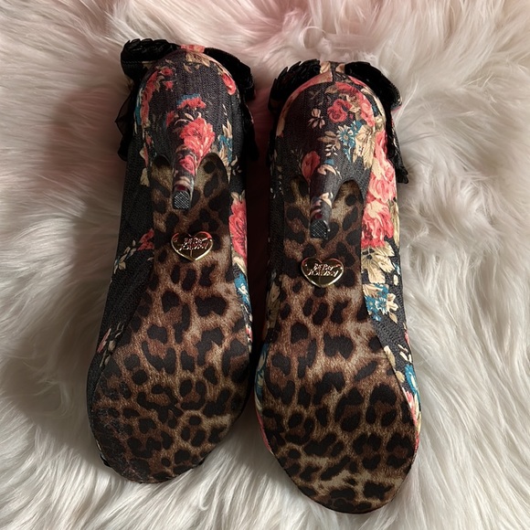 ❌ Betsey Johnson Floral Bow “Cammie” Heels - Picture 4 of 9